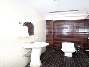 Double or Twin Room | Bathroom | Shower, rainfall showerhead, free toiletries, towels