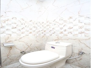 Free toiletries, towels - OYO 16736 Hotel Hm Crystal (Mohali)