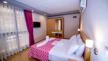 Standard Double Room | In-room safe, desk, blackout drapes, soundproofing