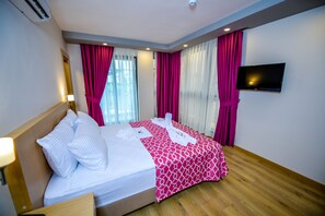 Standard Double Room | In-room safe, desk, blackout curtains, soundproofing