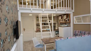 Studio Apartment | In-room safe, blackout drapes, soundproofing, iron/ironing board