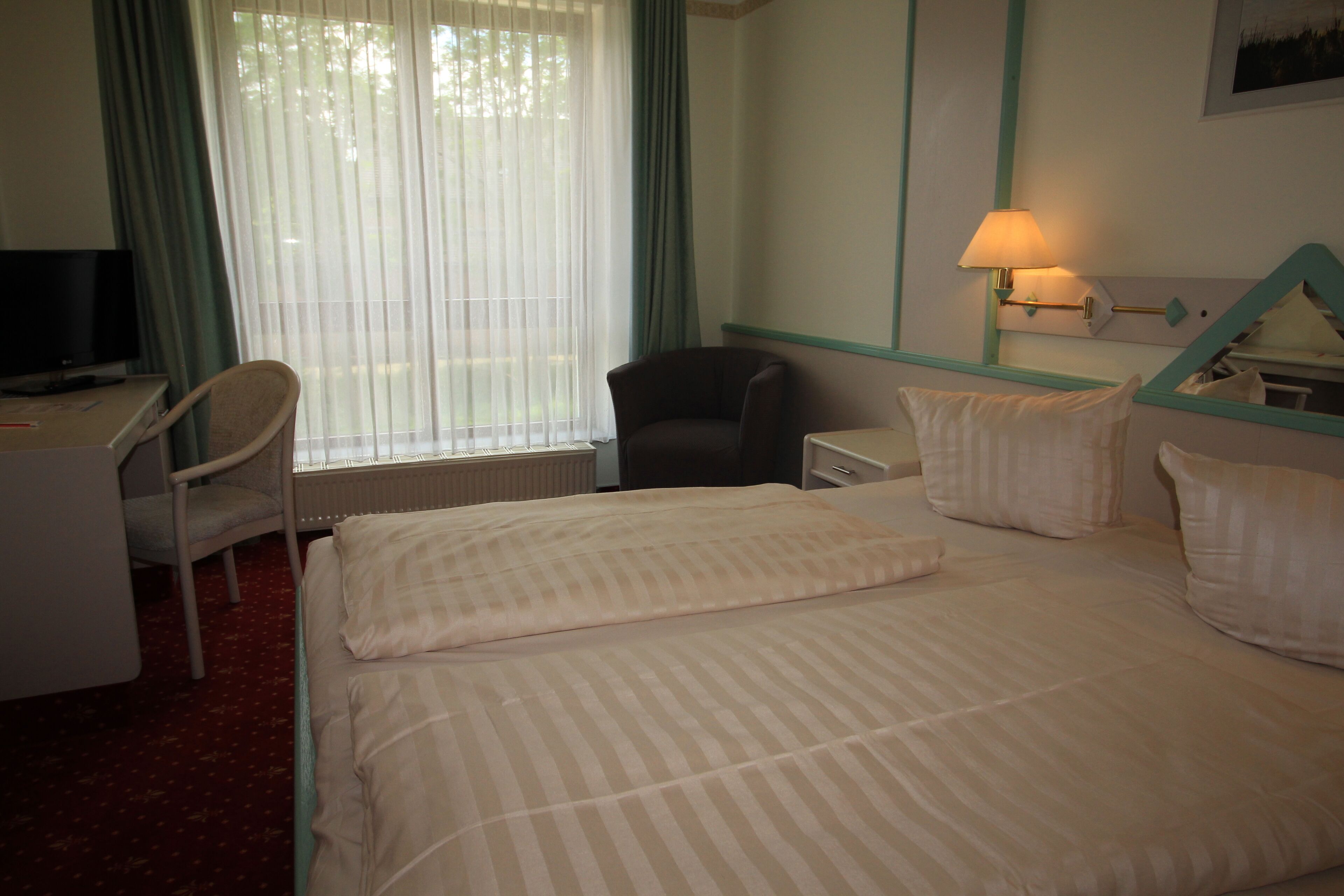 double room | minibar, desk, soundproofing, rollaway beds