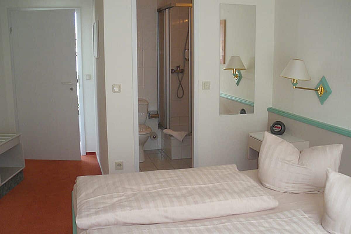 Double Room (small) | Minibar, desk, soundproofing, rollaway beds