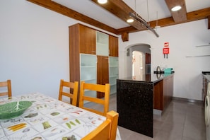 Vil·la, 3 dormitoris | Cuina compartida | Frigorífic gran, microones, forn i placa de cuina 