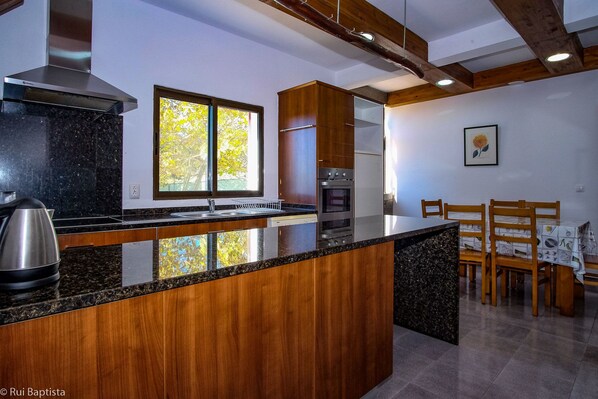 Villa, 3 chambres | Cuisine privée