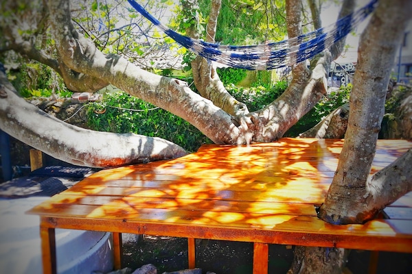 Pintu masuk properti