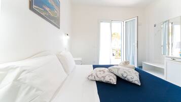 1 bedroom, hypo-allergenic bedding, down comforters