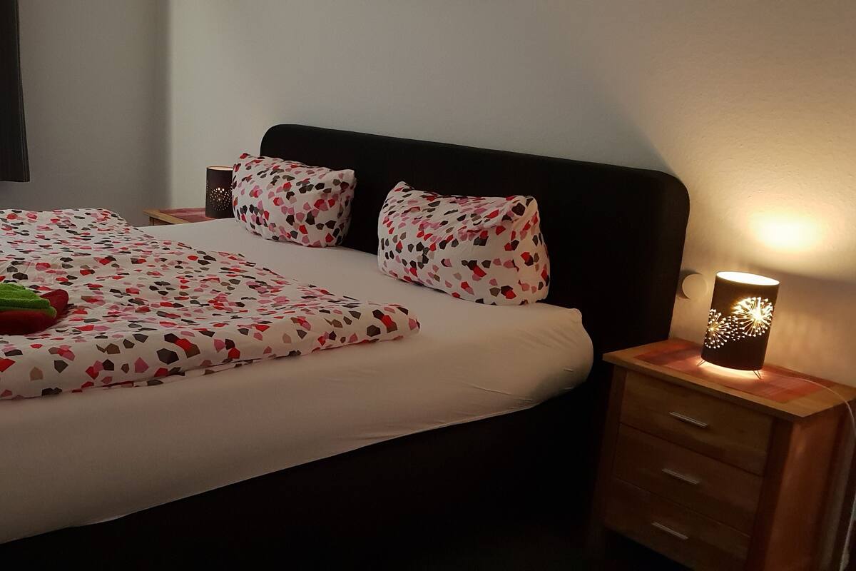 Habitación doble Deluxe | Camas extra, wifi gratis y ropa de cama