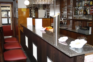 Bar (on property) - Hotel Deutsches Haus (Cuxhaven)