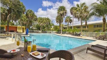 حمّام سباحة خارجي