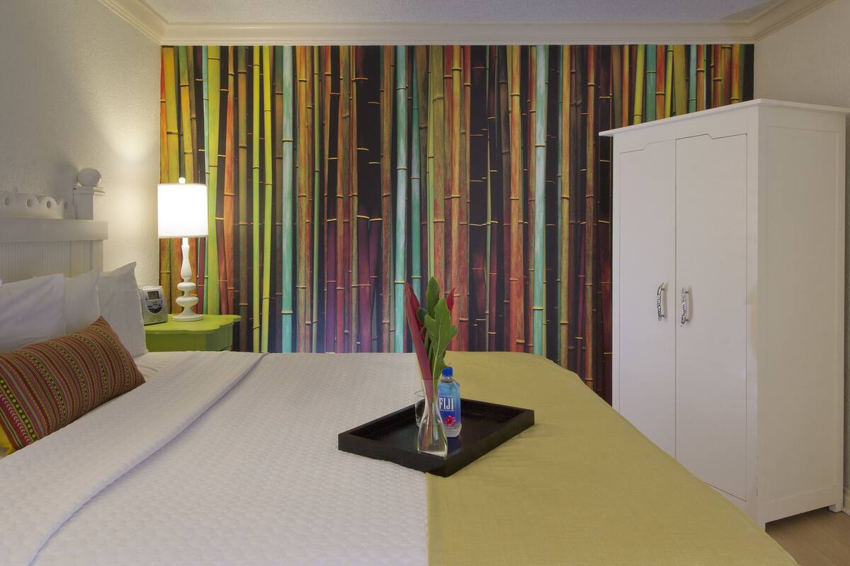 Deluxe Room, 1 King Bed, Balcony, Pool View