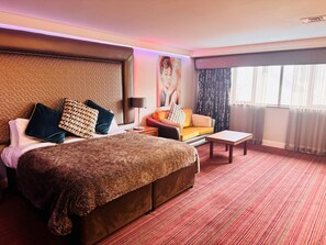 Una scrivania, ferro/asse da stiro, Wi-Fi gratuito, lenzuola