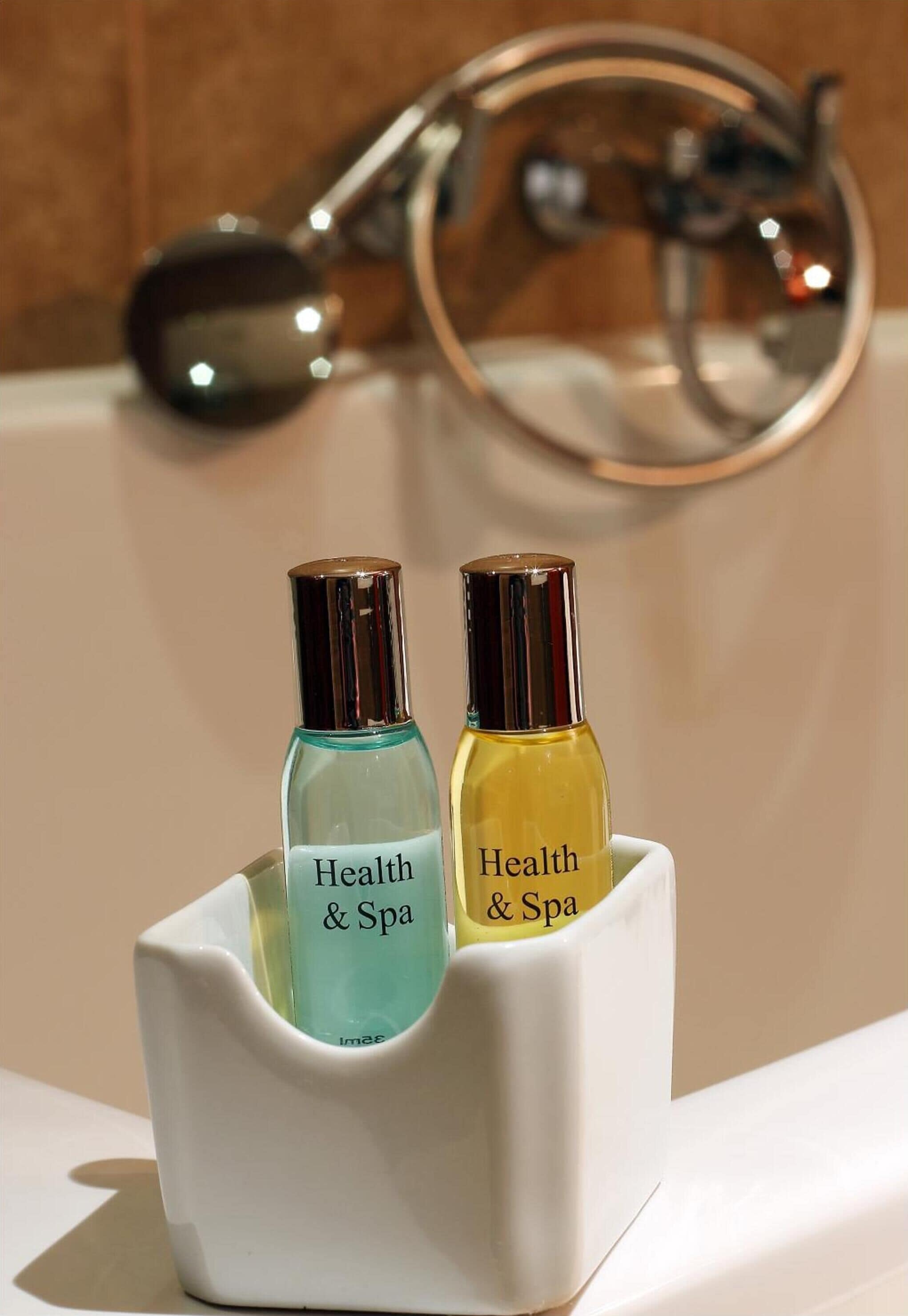 combined shower/bathtub, hair dryer, towels, soap