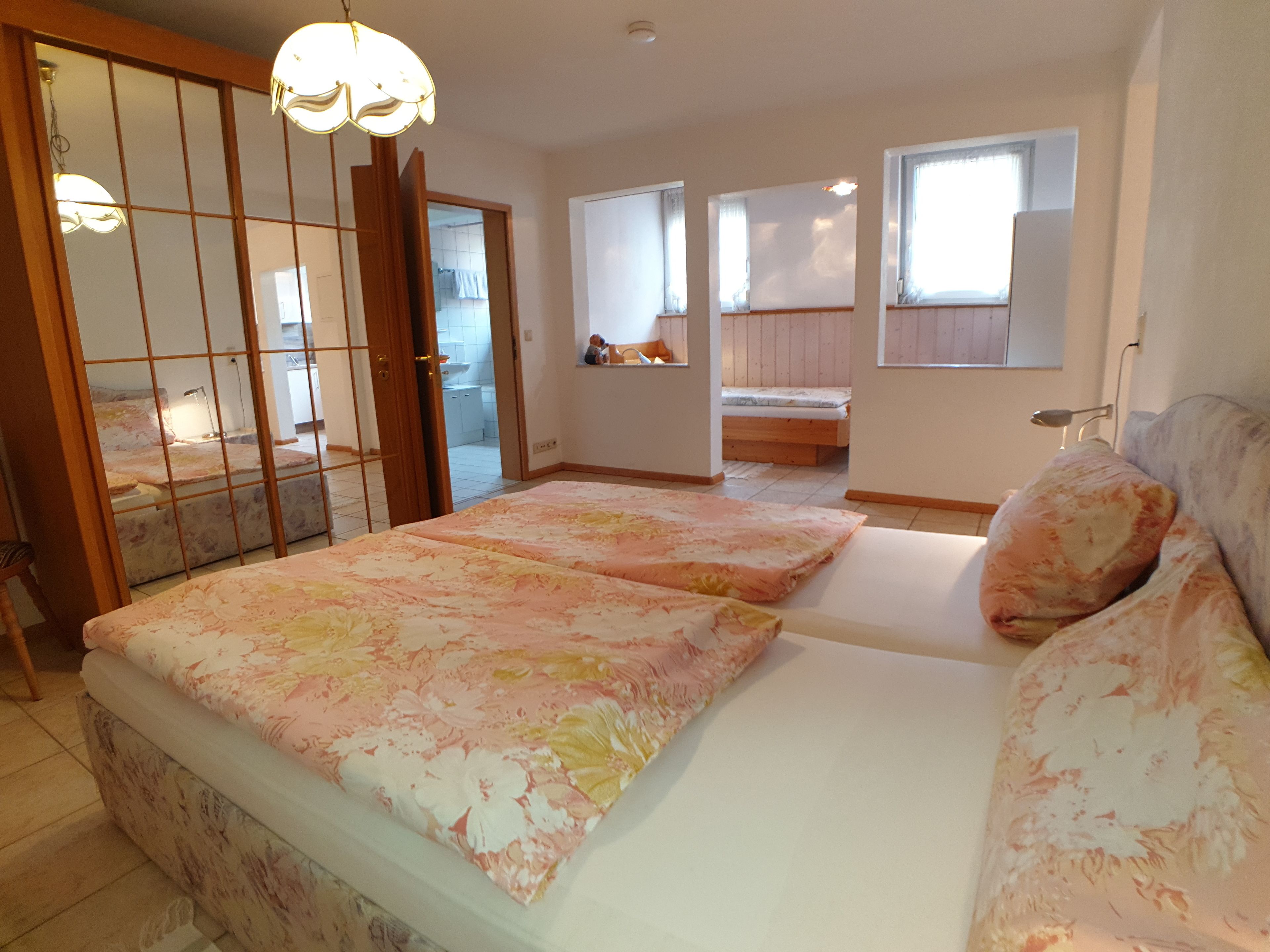 Apartment, 1 Schlafzimmer (Dorfblick, inkl. Endreinigungsgebühr €40) | Verdunkelungsvorhänge, kostenloses WLAN, individuell dekoriert