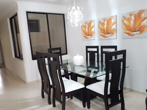 舒適公寓, 3 間臥室, 非吸煙房 | 房內用餐區