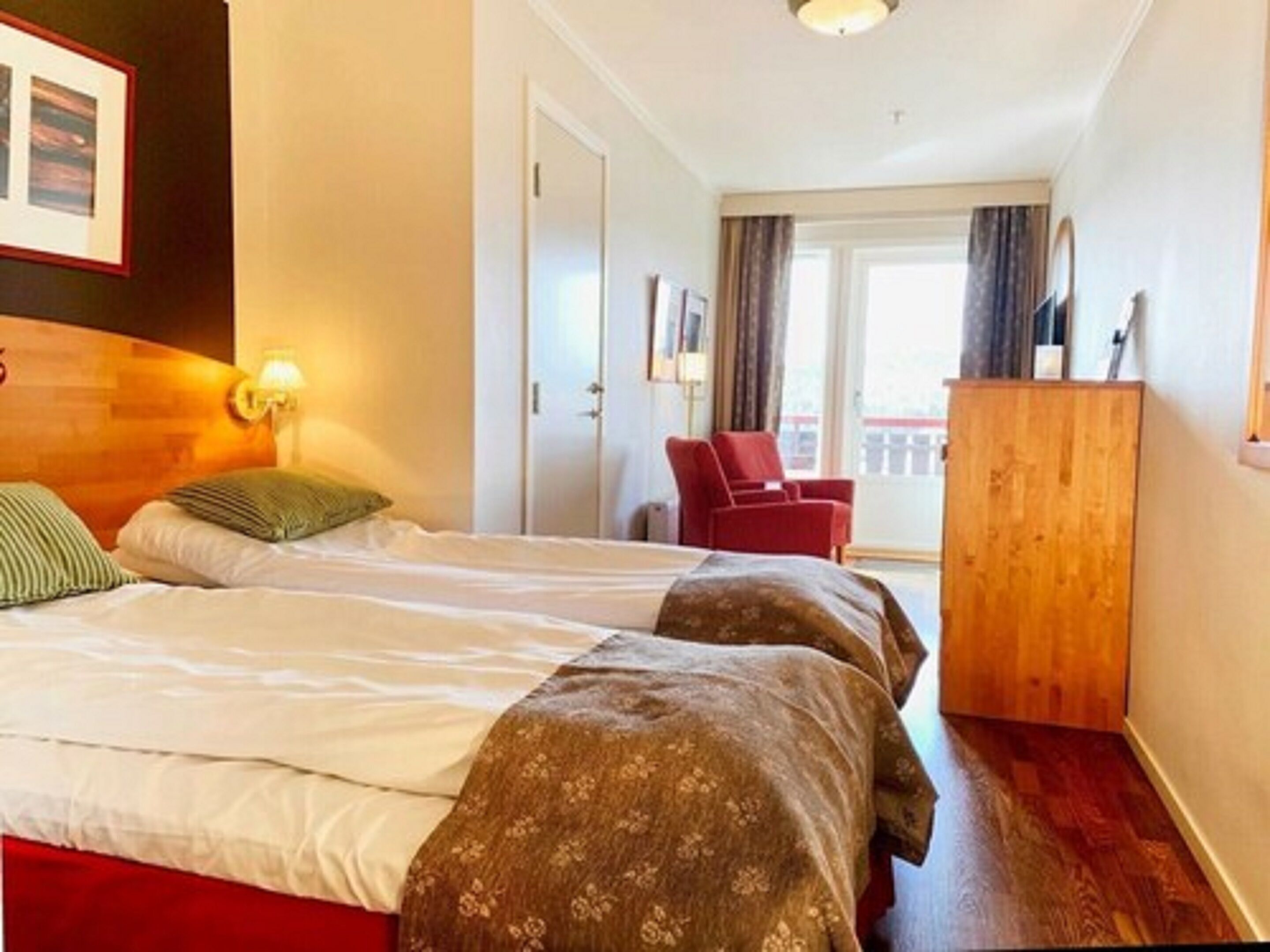 1 chambre, chambres insonorisées, fer et planche à repasser