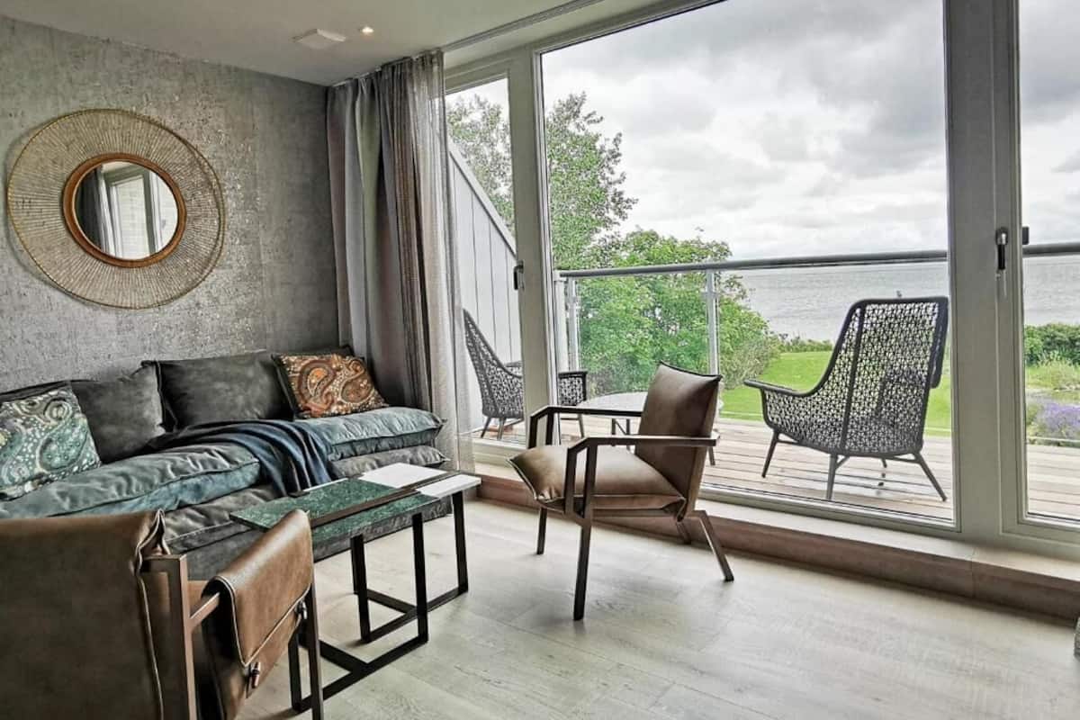 Junior-suite | Opholdsområde | 55-tommers smart-tv med satellitkanaler