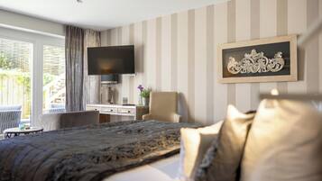 1 bedroom, hypo-allergenic bedding, minibar, in-room safe