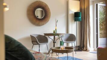 Terrassen Suite | Allergikerbettwaren, Minibar, Zimmersafe, Schreibtisch