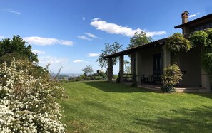 Front of property - Agriturismo Castagna Amara (Montevecchia)