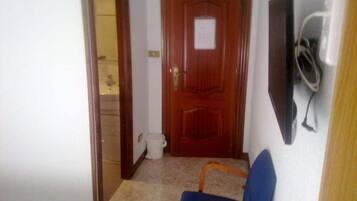 Habitació doble, bany privat | Wifi gratuïta i roba de llit