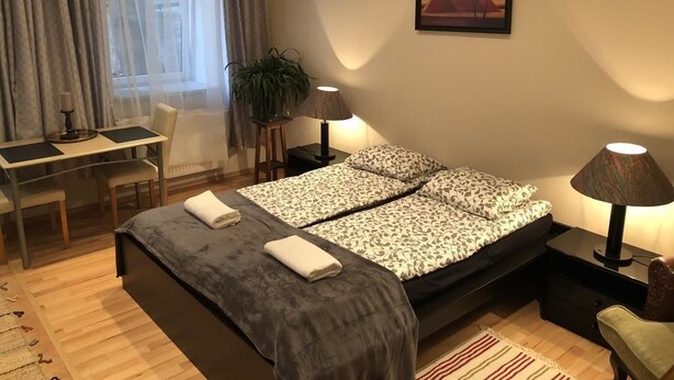 Strykjärn/strykbräda och sängkläder