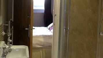 King Room with Mountain View | Bathroom | Shower, free toiletries, hair dryer