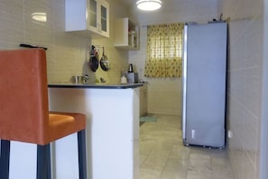 Suite Junior, non-fumeur | Cuisine privée | Réfrigérateur grande capacité avec congélateur, four à micro-ondes