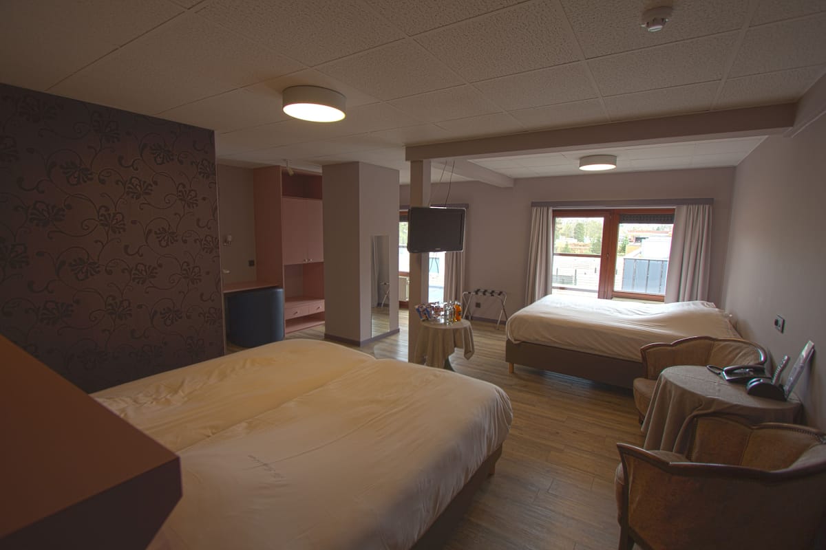 quadruple room | minibar, desk, iron/ironing board, free wifi