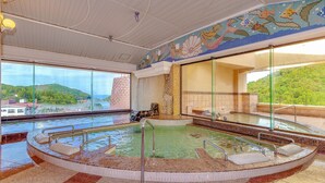 A hot spring bath area with a view of a lake and hills. - Ooedo Onsen Monogatari Unzen Toyokan (Unzen)