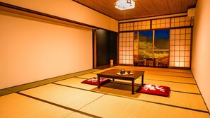 Chambre Standard, non-fumeurs (18 Tatami-mats, with Bath) | Coffres-forts dans les chambres, bureau, Wi-Fi gratuit, draps fournis