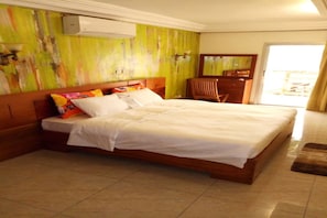 Family Suite, 1 King Bed, Non Smoking | Premium bedding, desk, blackout drapes, iron/ironing board