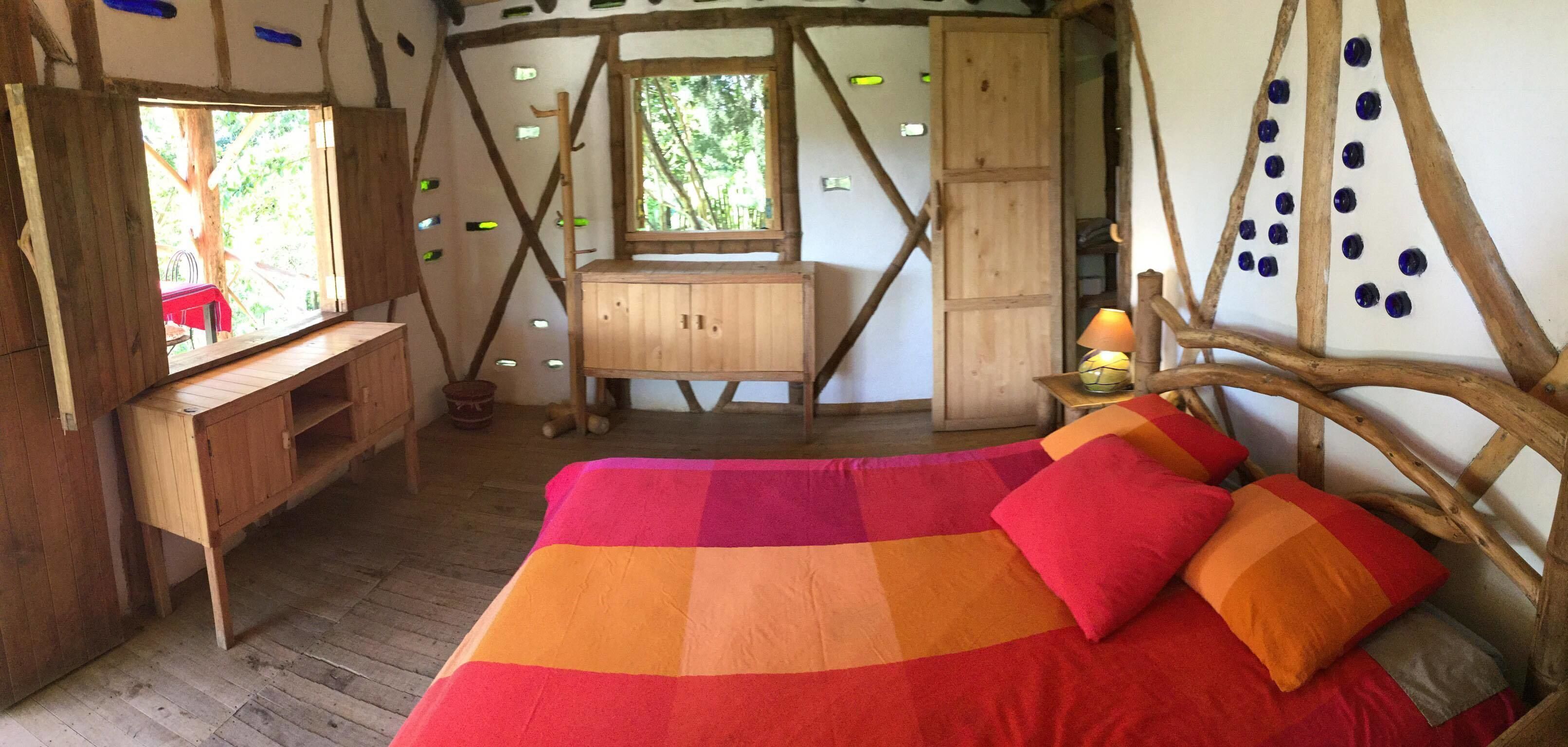 Down duvets, free WiFi, bed sheets