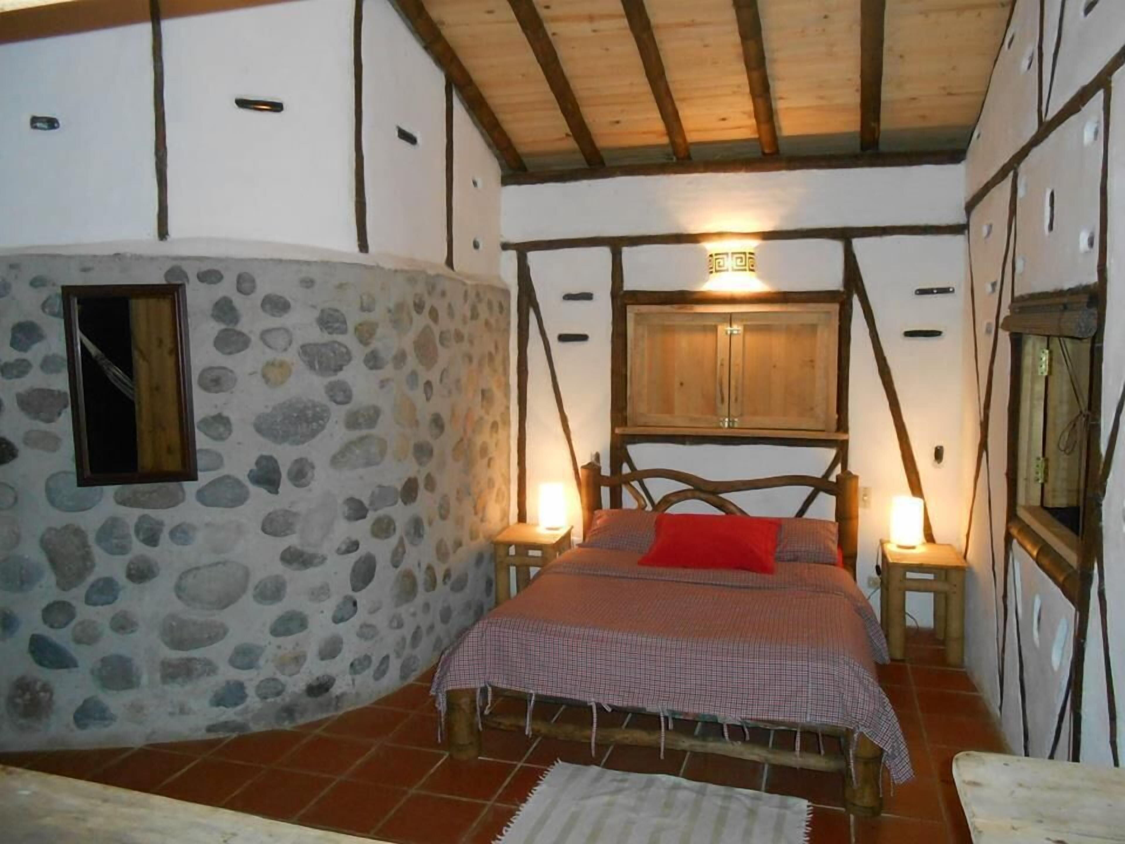 Down duvets, free WiFi, bed sheets