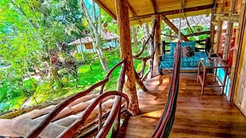 Acacia | Down comforters, free WiFi, bed sheets