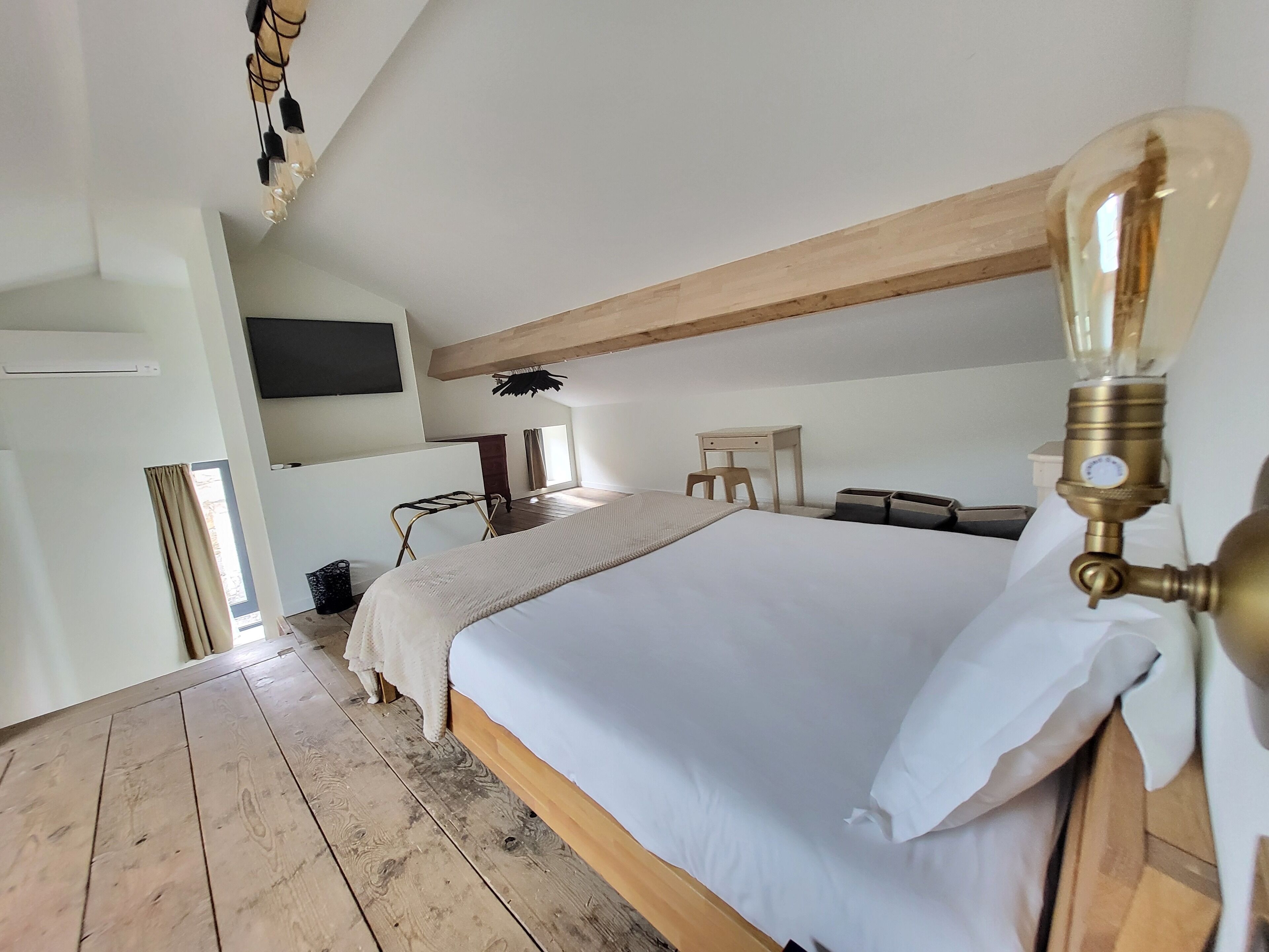 Deluxe kamer, niet-roken (Bella Stella) | Luxe beddengoed, een bureau, verduisterende gordijnen, gratis wifi