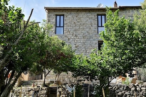 Exterior - A Bella Scusa (Bastelica)