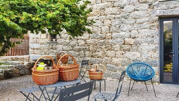 Free daily local cuisine breakfast