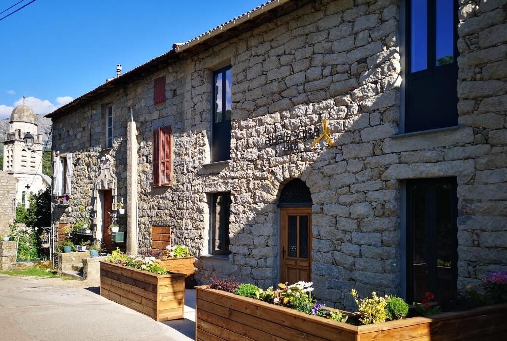 Mặt tiền nơi lưu trú