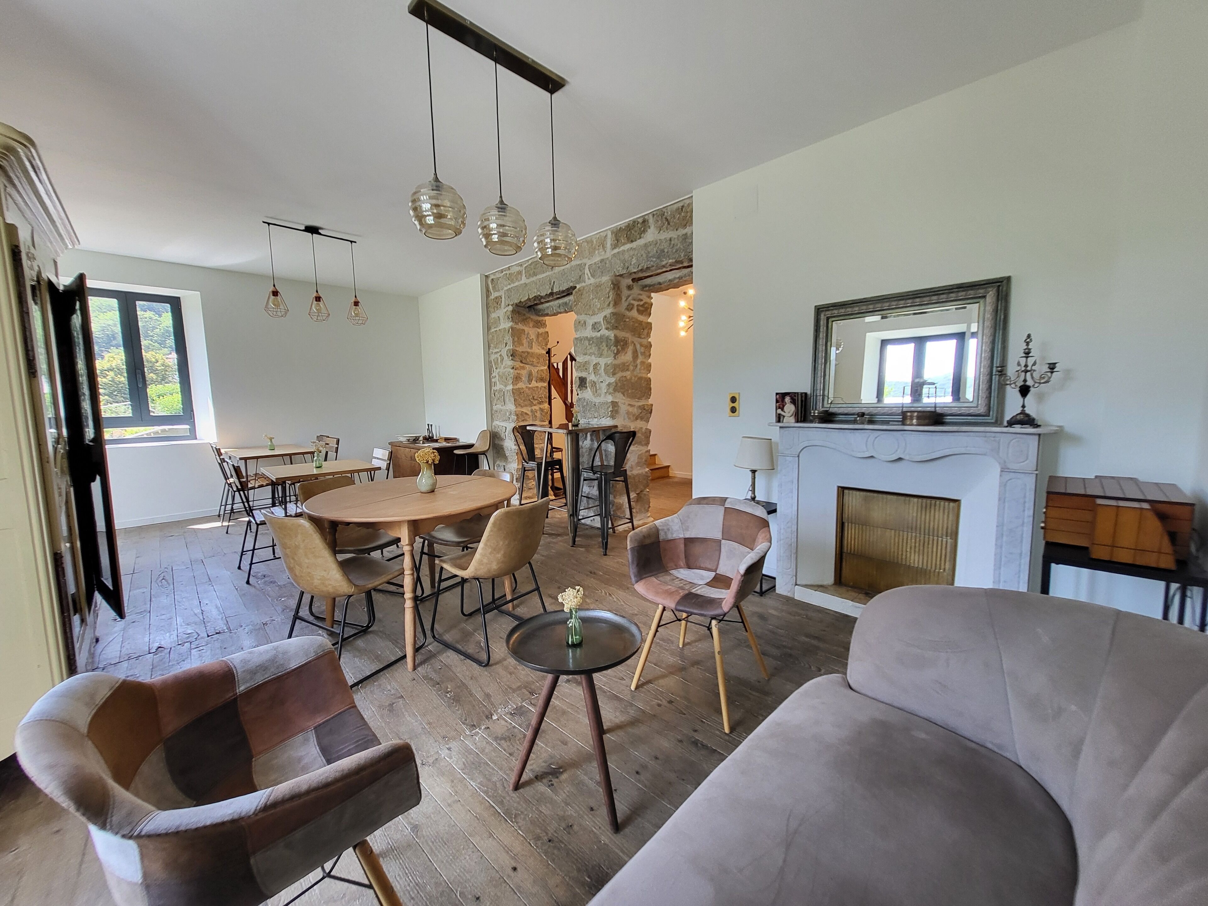 Serveert diner, lokale gerechten, uitzicht op het zwembad 