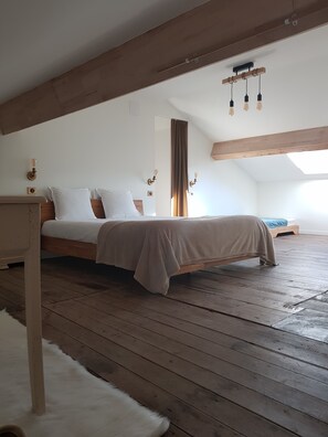Deluxe Room, Non Smoking (Bella Stella) | Premium bedding, individually decorated, individually furnished, desk