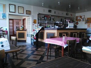 Bar (in der Unterkunft)