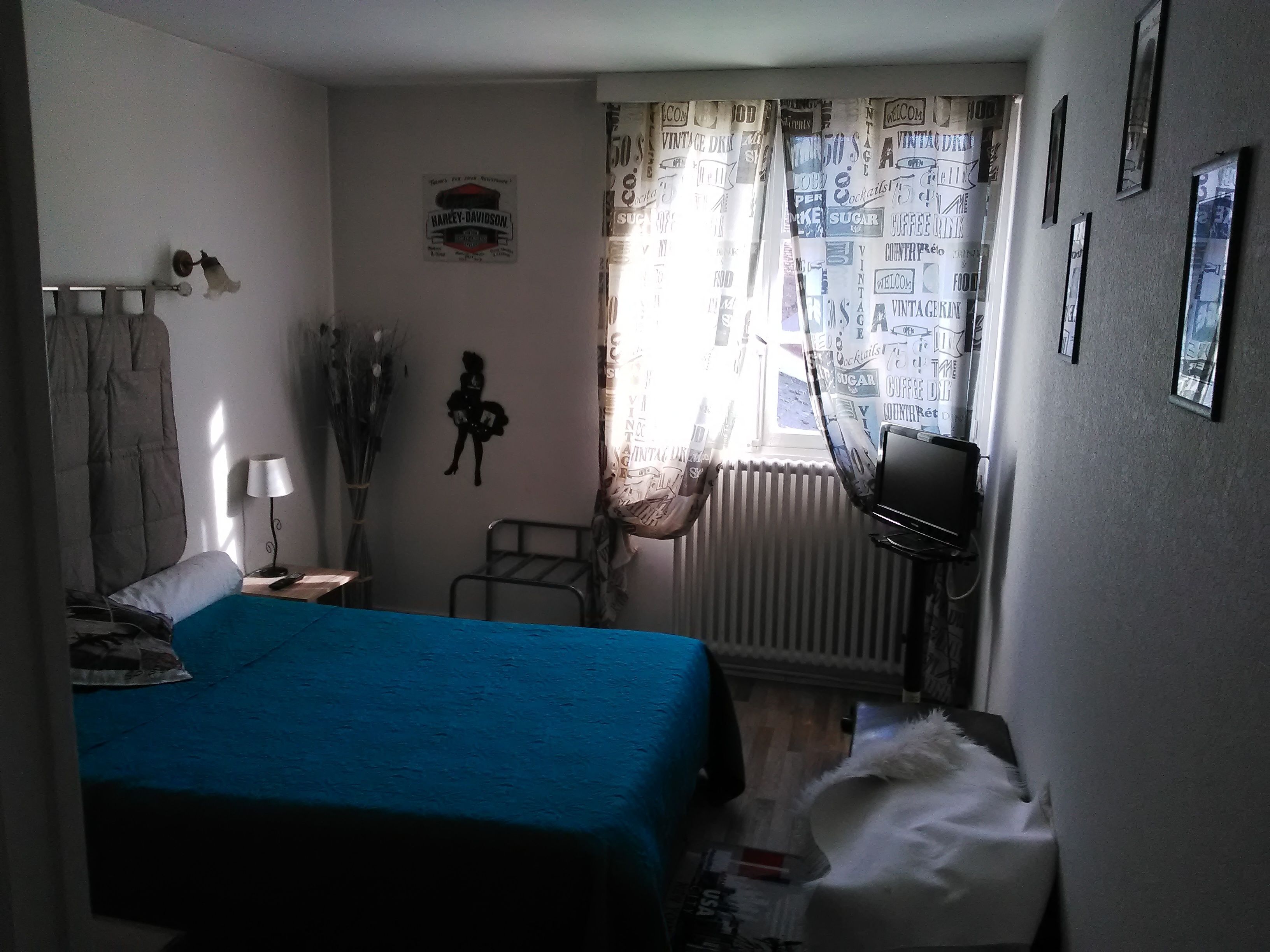 Double Room | Individually decorated, individually furnished, blackout drapes