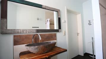 Appartement Familial, 2 chambres (Kapstadt) | Salle de bain | Douche, douche à « effet pluie », articles de toilette gratuits