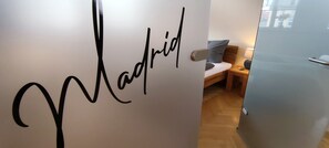 Royal Apartment, 2 Bedrooms, Accessible (Madrid) | Premium bedding, in-room safe, individually decorated - City Apartments Mühlhausen (Mühlhausen/Thüringen)