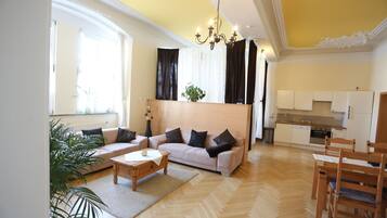 Royal Apartment, 2 Bedrooms, Accessible (Madrid) | Premium bedding, in-room safe, individually decorated