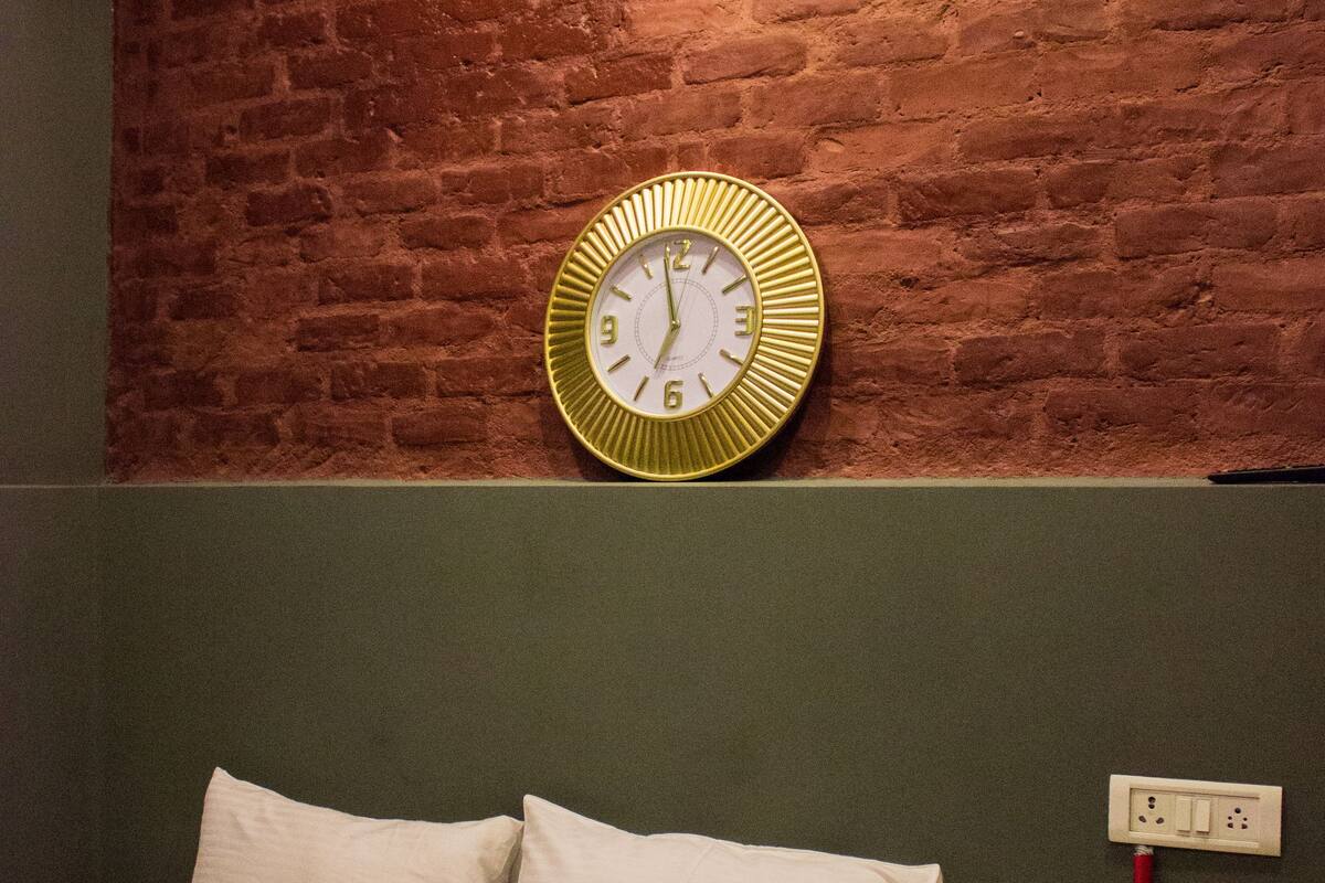 デラックス ダブルルーム ダブルベッド 1 台 禁煙 | 遮光カーテン、防音設備、WiFi (無料)、ベッドシーツ