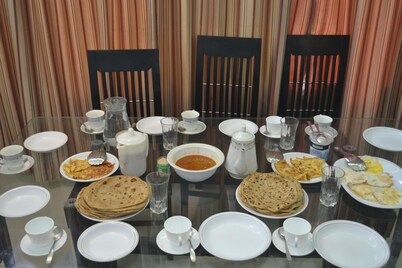 West End Family Homestay