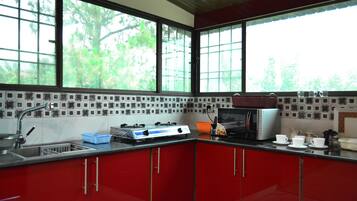 Family Bungalow, Non Smoking, Mountain View | Private kitchenette