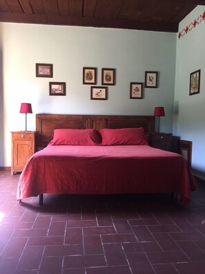 Doppelzimmer | Kostenlose Babybetten, kostenloses WLAN, Bettwäsche